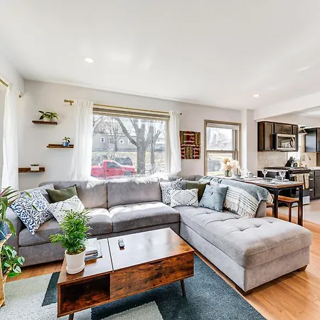 6 Mi To Summerfest Park Home With Game Room!